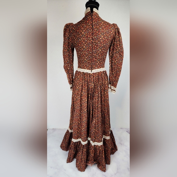 Hand crafted vintage 1970s Gunee Sax pattern Prarie cottagecore theater dress - Picture 9 of 16